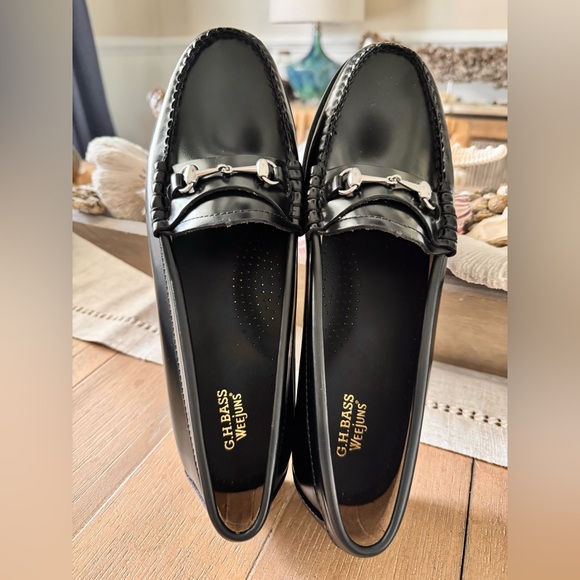 G.H. Bass Weejuns Liana Bit Easy Black & Silver Loafers, NWOT, Woman’s Size 9.5 - Picture 1 of 9